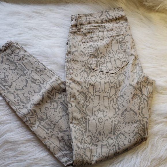 NWOT Rockstar Old Navy Jeans - Picture 2 of 9